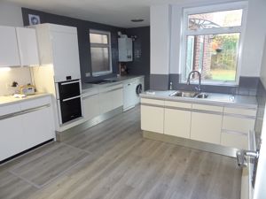 KITCHEN- click for photo gallery